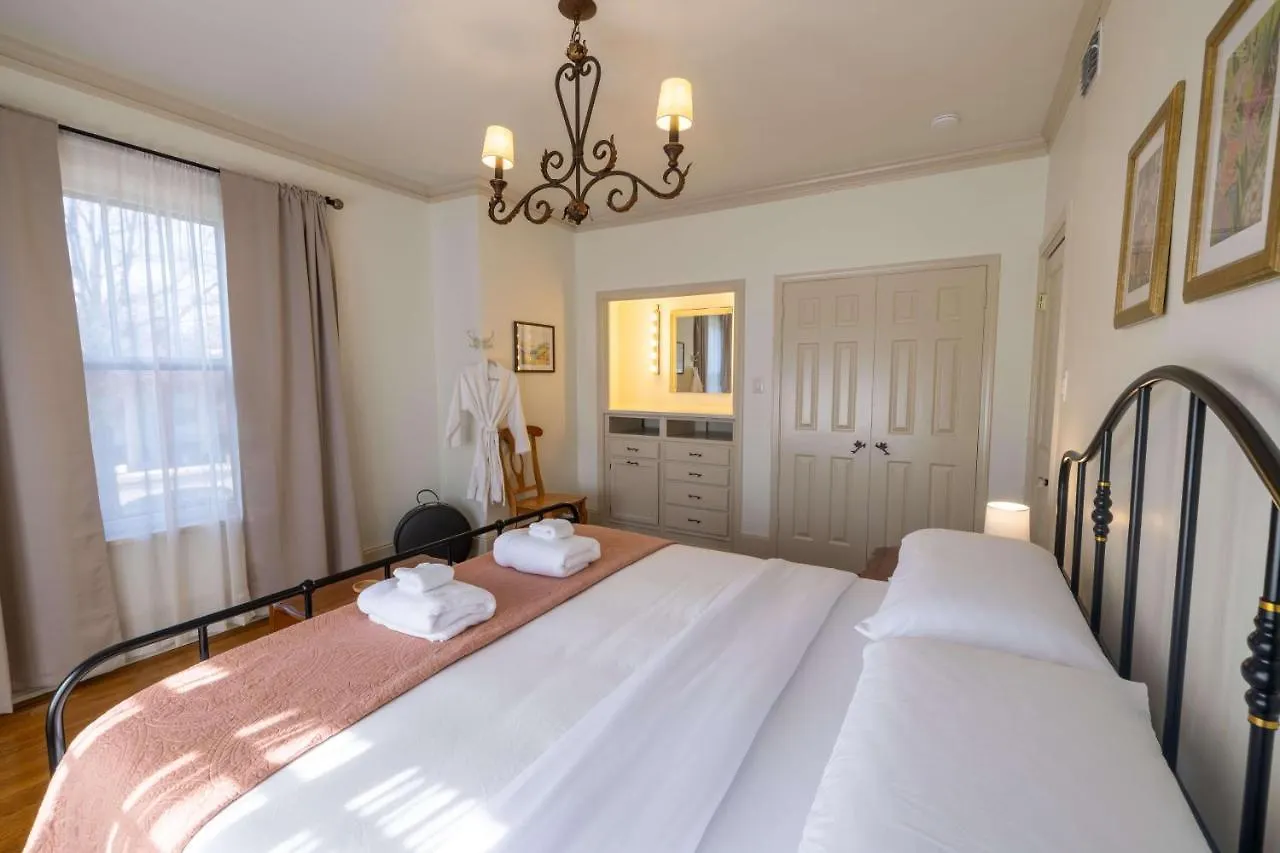 Holiday home Heated Poolhistoric Tudor Homecrestmere Estate Memphis United States