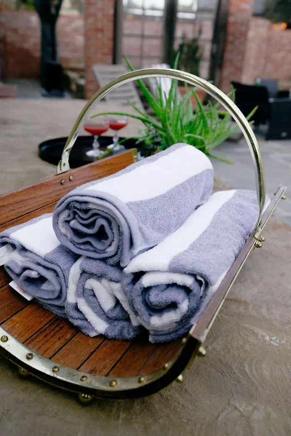 Holiday home Heated Poolhistoric Tudor Homecrestmere Estate Memphis
