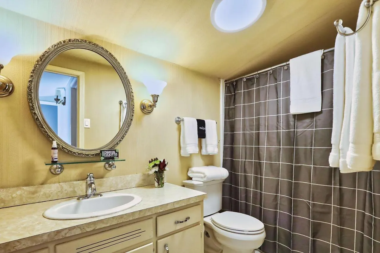 Holiday home Heated Poolhistoric Tudor Homecrestmere Estate Memphis
