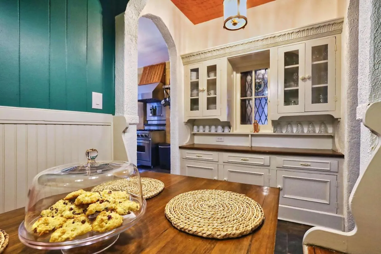 Holiday home Heated Poolhistoric Tudor Homecrestmere Estate Memphis United States