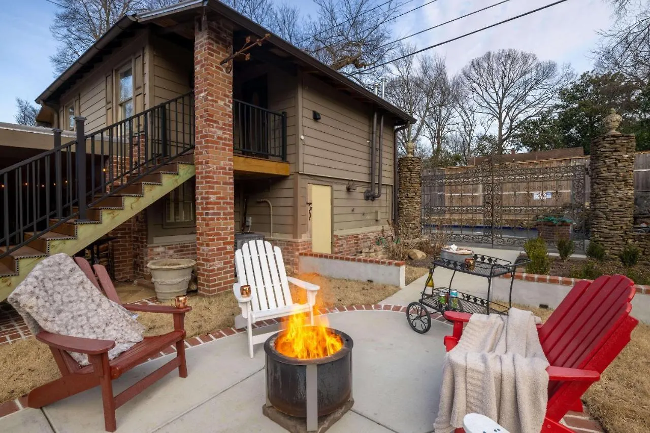 Holiday home Heated Poolhistoric Tudor Homecrestmere Estate Memphis United States