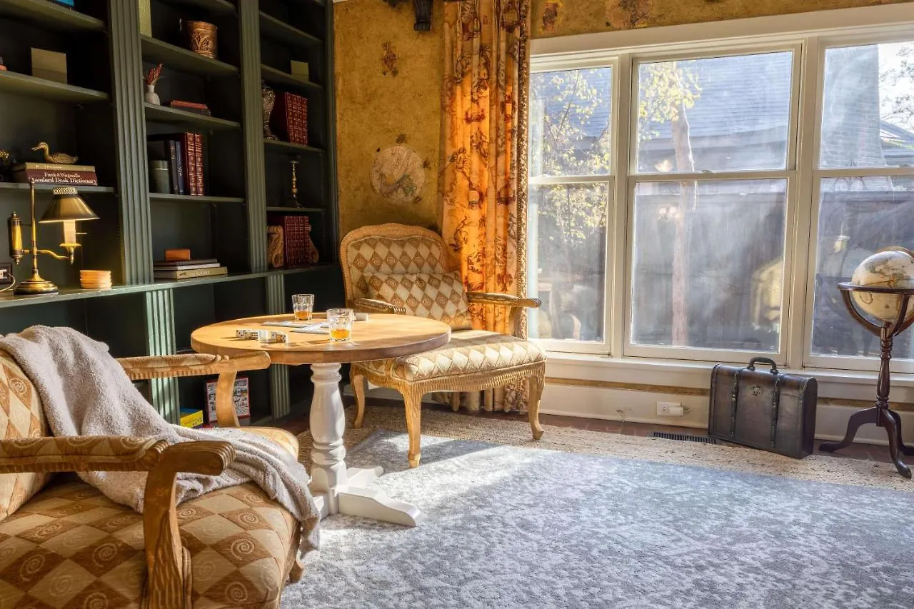 Heated Poolhistoric Tudor Homecrestmere Estate Memphis Holiday home