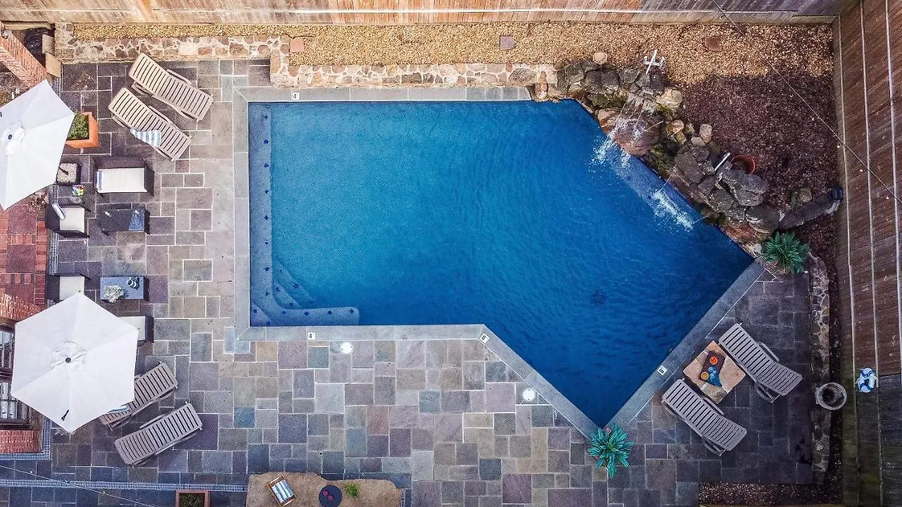 Holiday home Heated Poolhistoric Tudor Homecrestmere Estate Memphis