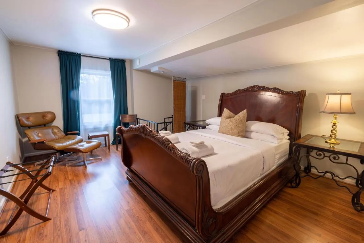 Holiday home Heated Poolhistoric Tudor Homecrestmere Estate Memphis