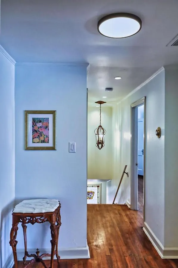 Holiday home Heated Poolhistoric Tudor Homecrestmere Estate Memphis United States