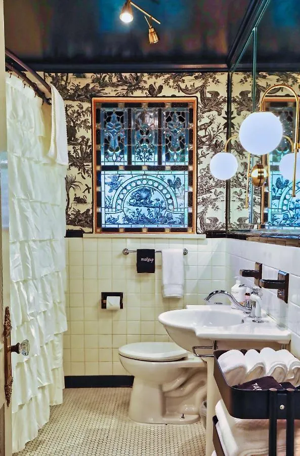 Heated Poolhistoric Tudor Homecrestmere Estate Memphis Holiday home